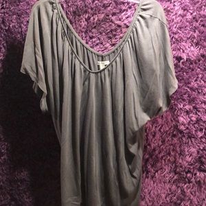 American Eagle: Gray V Neck Shirt